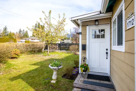1712 Sutherland Avenue, North Vancouver For Sale - image 2