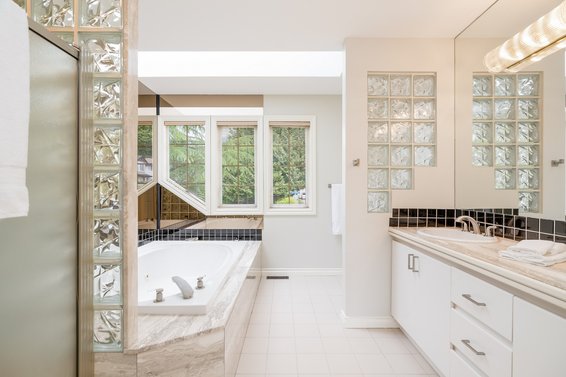 111 Sandringham Crescent, North Vancouver