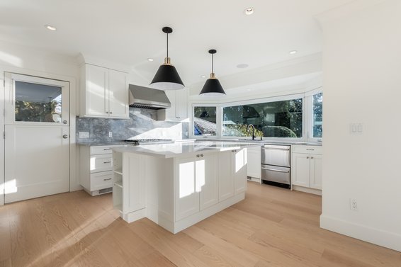 125 Kensington Crescent, North Vancouver