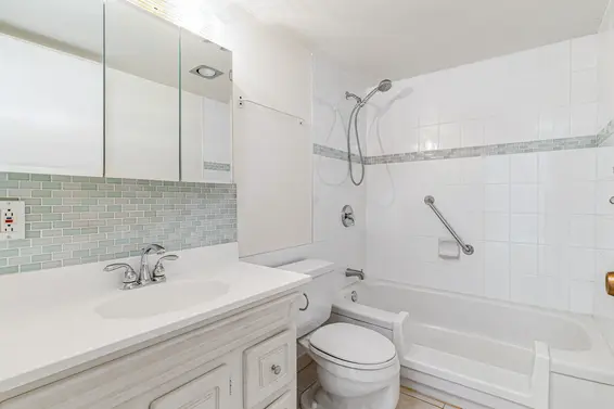 206 2012 Fullerton Avenue, North Vancouver For Sale - image 12