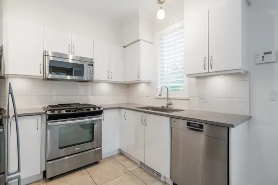 102 2601 Whiteley Court, North Vancouver For Sale - image 13