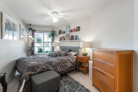 226 332 Lonsdale Avenue - Primary Bedroom