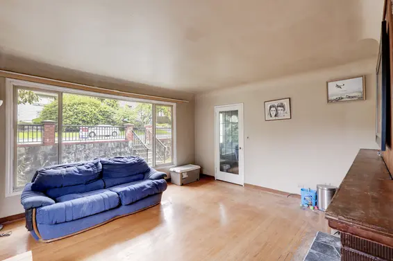 441 Tempe Crescent, North Vancouver For Sale - image 2