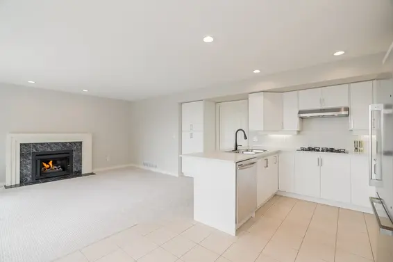 111 Sandringham Crescent, North Vancouver For Sale - image 15