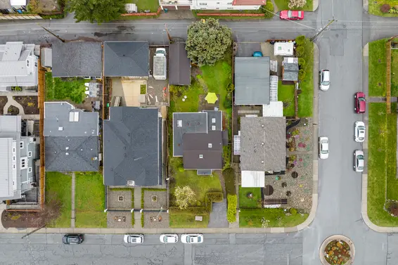 1712 Sutherland Avenue, North Vancouver For Sale - image 41