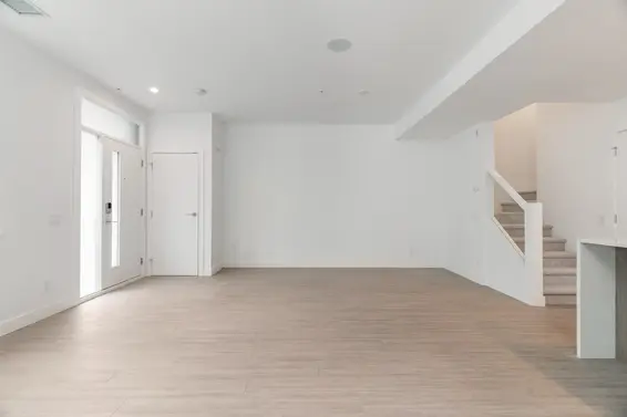 Main Level - 221 2060 Curling Road  