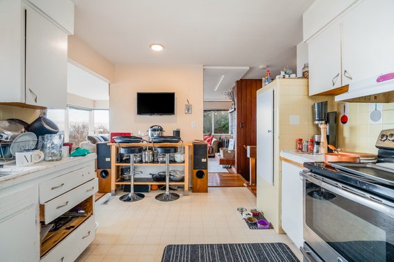 211 Tamarack Road, North Vancouver