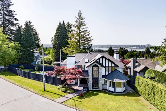 111 Sandringham Crescent, North Vancouver For Sale - image 58