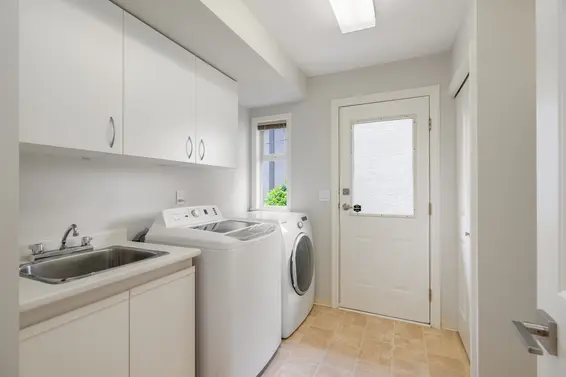 111 Sandringham Crescent, North Vancouver For Sale - image 25