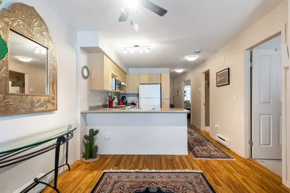 226 332 Lonsdale Avenue - Dining Room  