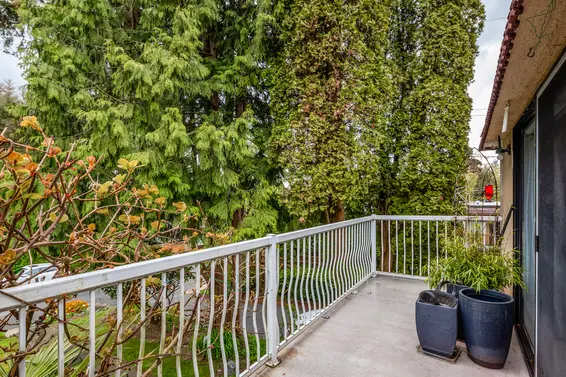 Balcony - 530 19th Street West  