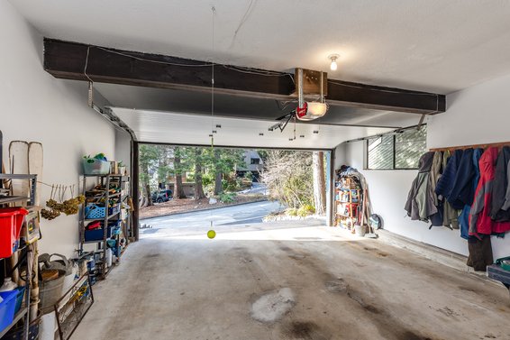 5528 Huckleberry Lane, North Vancouver