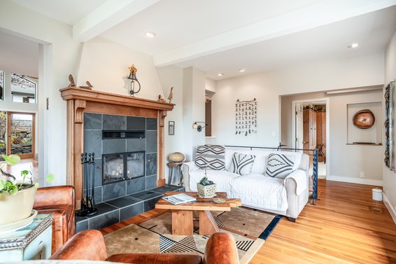 186 West Kings Road, North Vancouver