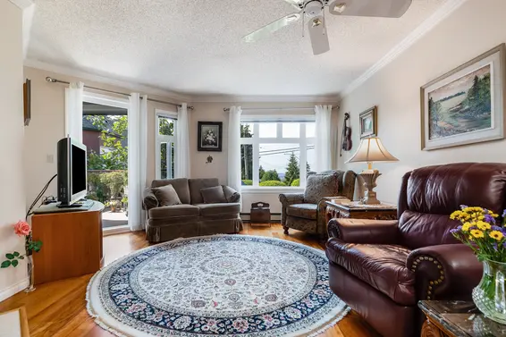 206 2800 Chesterfield Avenue, North Vancouver For Sale - image 2