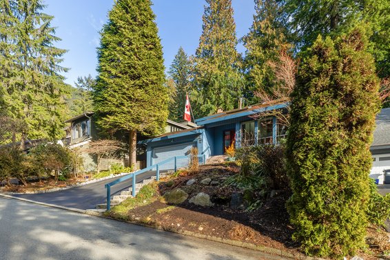 5528 Huckleberry Lane, North Vancouver
