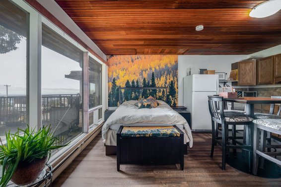 211 Tamarack Road, North Vancouver