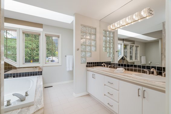 111 Sandringham Crescent, North Vancouver