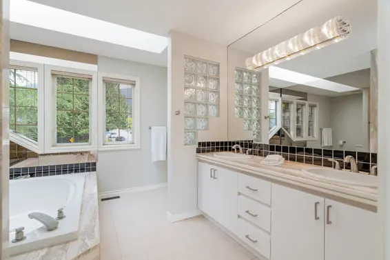 111 Sandringham Crescent, North Vancouver For Sale - image 35