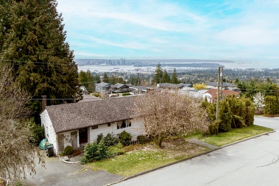 211 Tamarack Road, North Vancouver