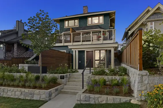 1 240 West 6Th Street, North Vancouver