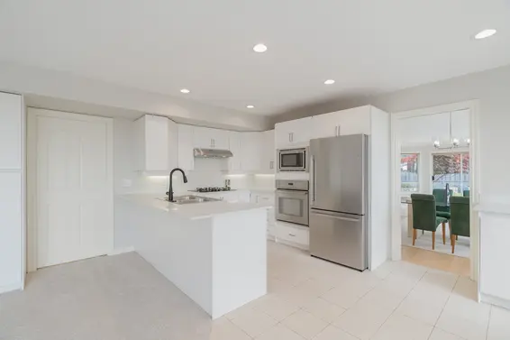 111 Sandringham Crescent, North Vancouver For Sale - image 12