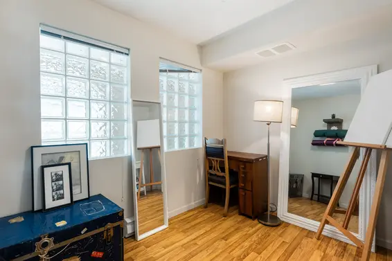 226 332 Lonsdale Avenue - Bedroom  
