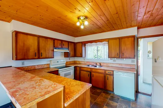 3495 Upton Road, North Vancouver For Sale - image 6