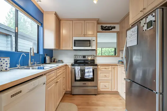Kitchen - 530 19th Street West  