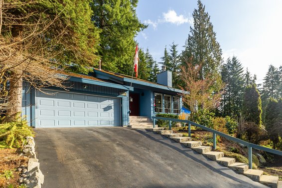 5528 Huckleberry Lane, North Vancouver