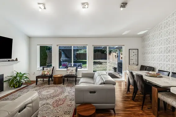 1811 Rufus Drive, North Vancouver For Sale - image 2