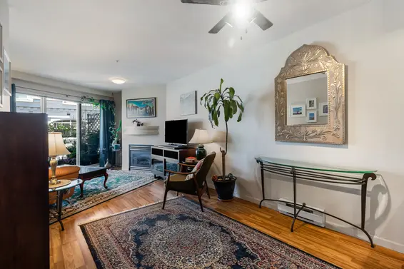226 332 Lonsdale Avenue - Dining Room  