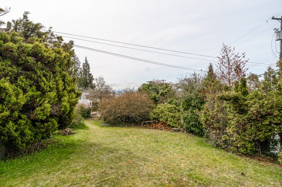 211 Tamarack Road, North Vancouver