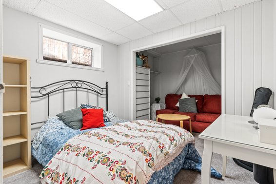 900 Clements Avenue, North Vancouver
