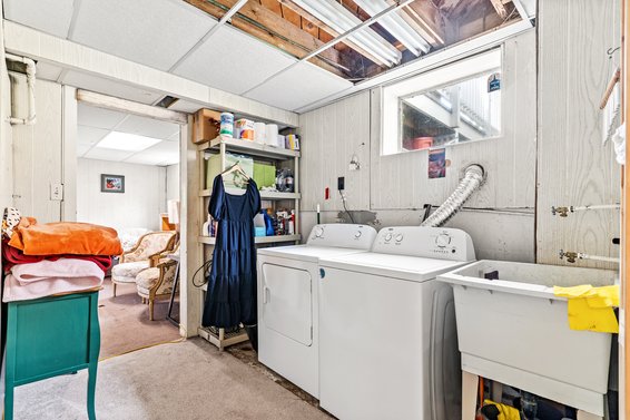 900 Clements Avenue, North Vancouver