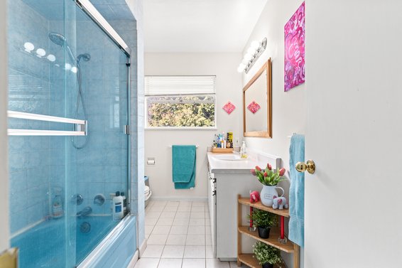 900 Clements Avenue, North Vancouver