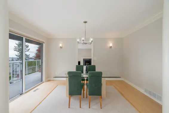 111 Sandringham Crescent, North Vancouver For Sale - image 8