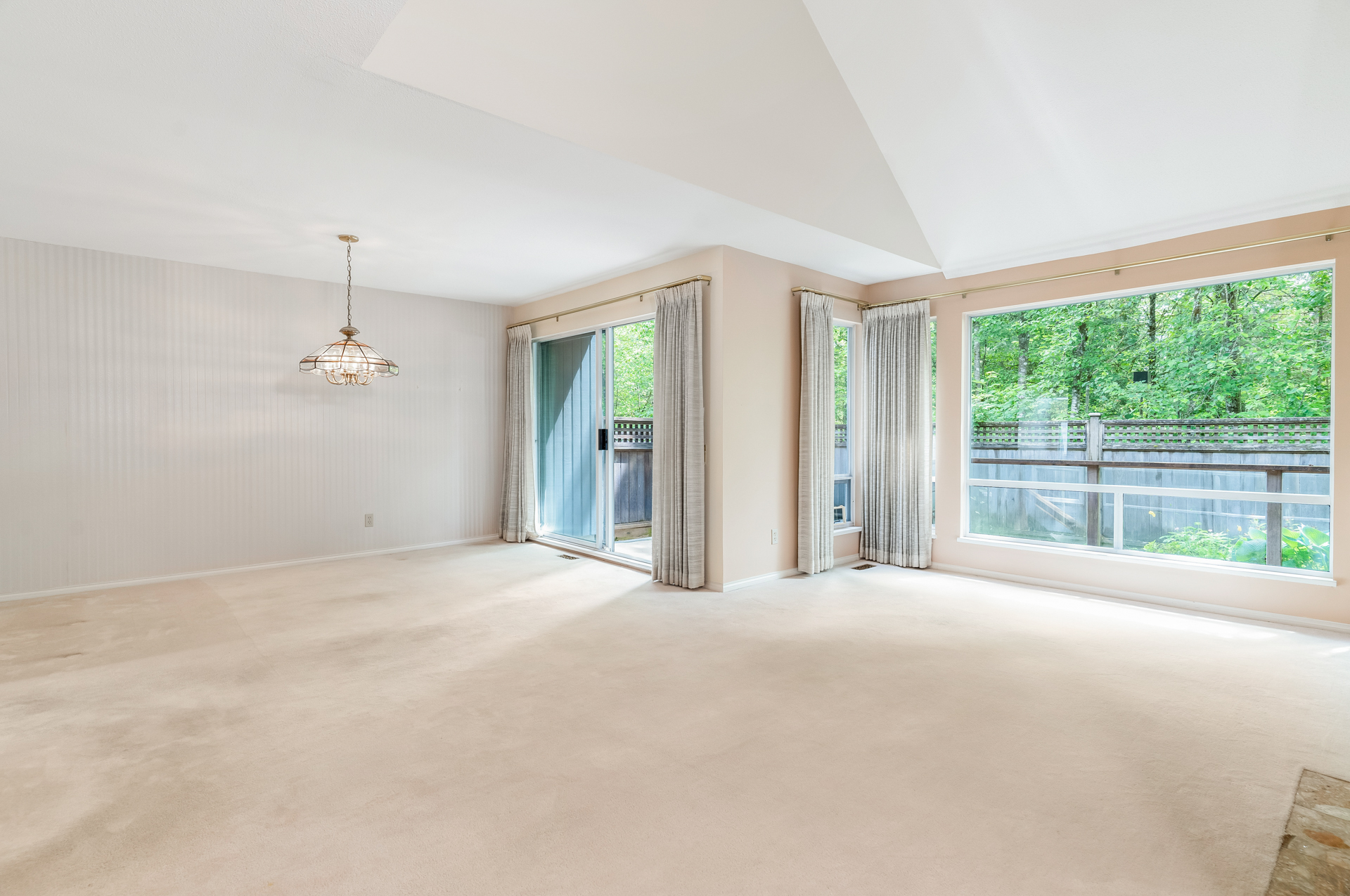 30 1925 Indian River Crescent, North Vancouver