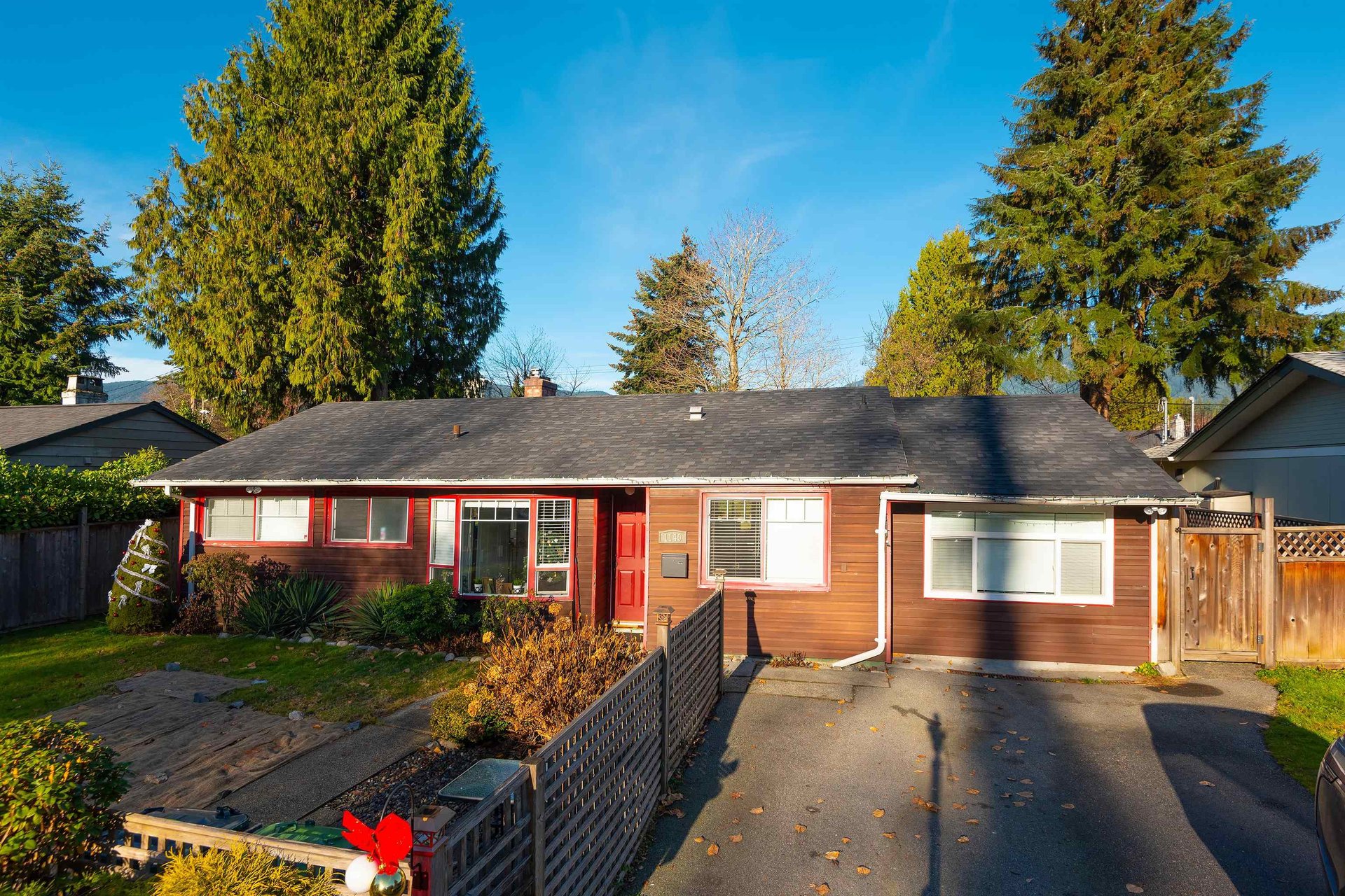 1140 Maplewood crescent north vancouver forelcosure listing for sale court ordered