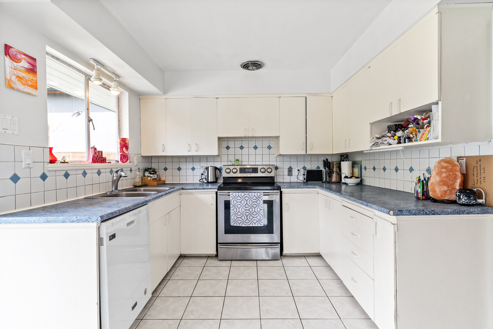 900 Clements Avenue, North Vancouver - image 4